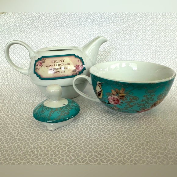 Personal tea pot with cup and saucer - Picture 6 of 11